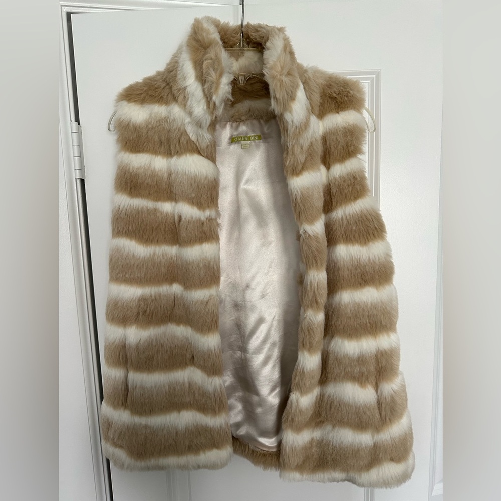 Gianni Bini Cream Faux Fur Vest
